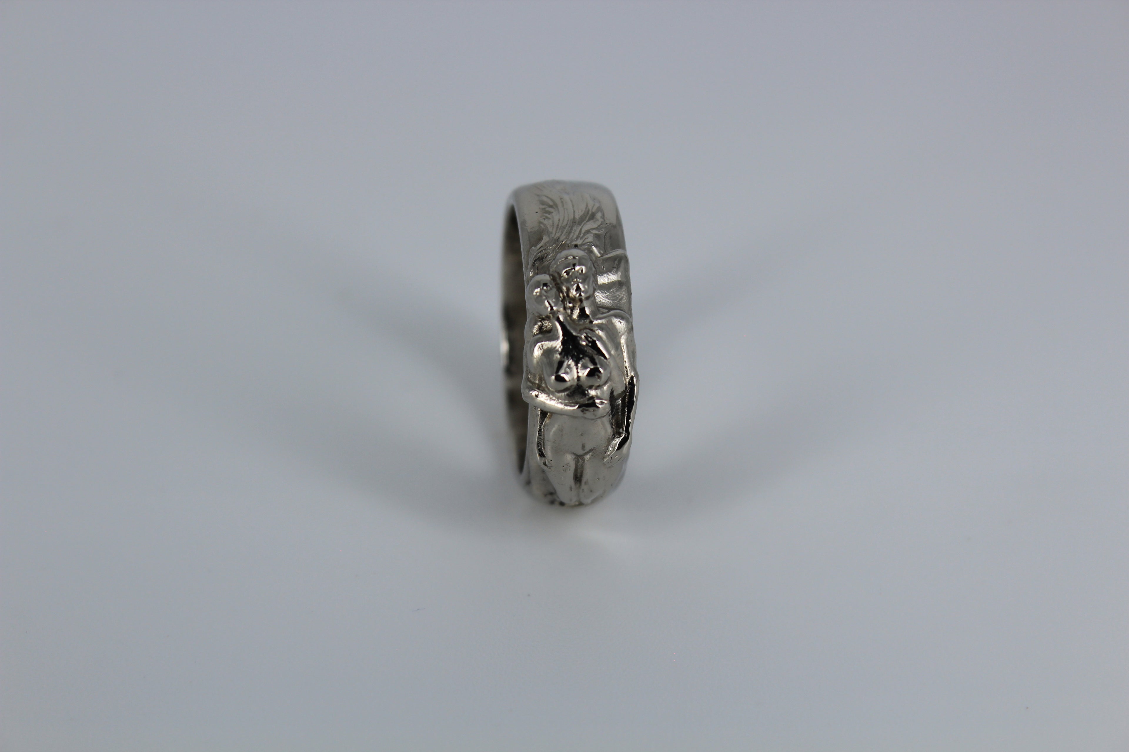 Ring of Embraced Lady